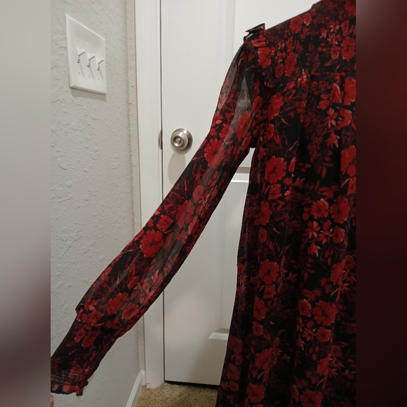 NWT Francesca's Red Flower Top - Picture 4 of 12